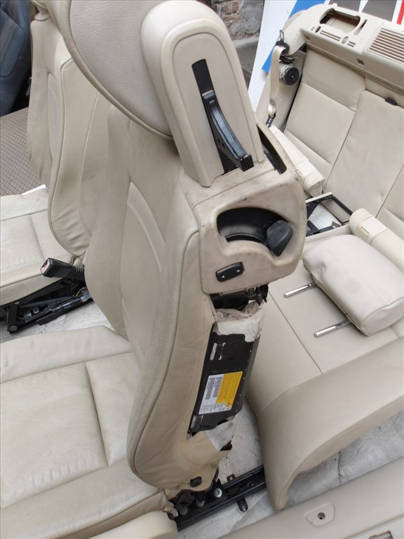 ÁR/SZETT [GYÁRI BONTOTT] BMW - BELSŐ , ÜLÉS SZETT, AJTÓKÁRPITOKKAL - BÉZS BŐR - 3-AS / E93 - ÁLLAPOT A LEÍRÁSBAN! 2. kép